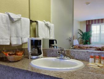 Days Inn By Wyndham Hayward Airport Habitación foto